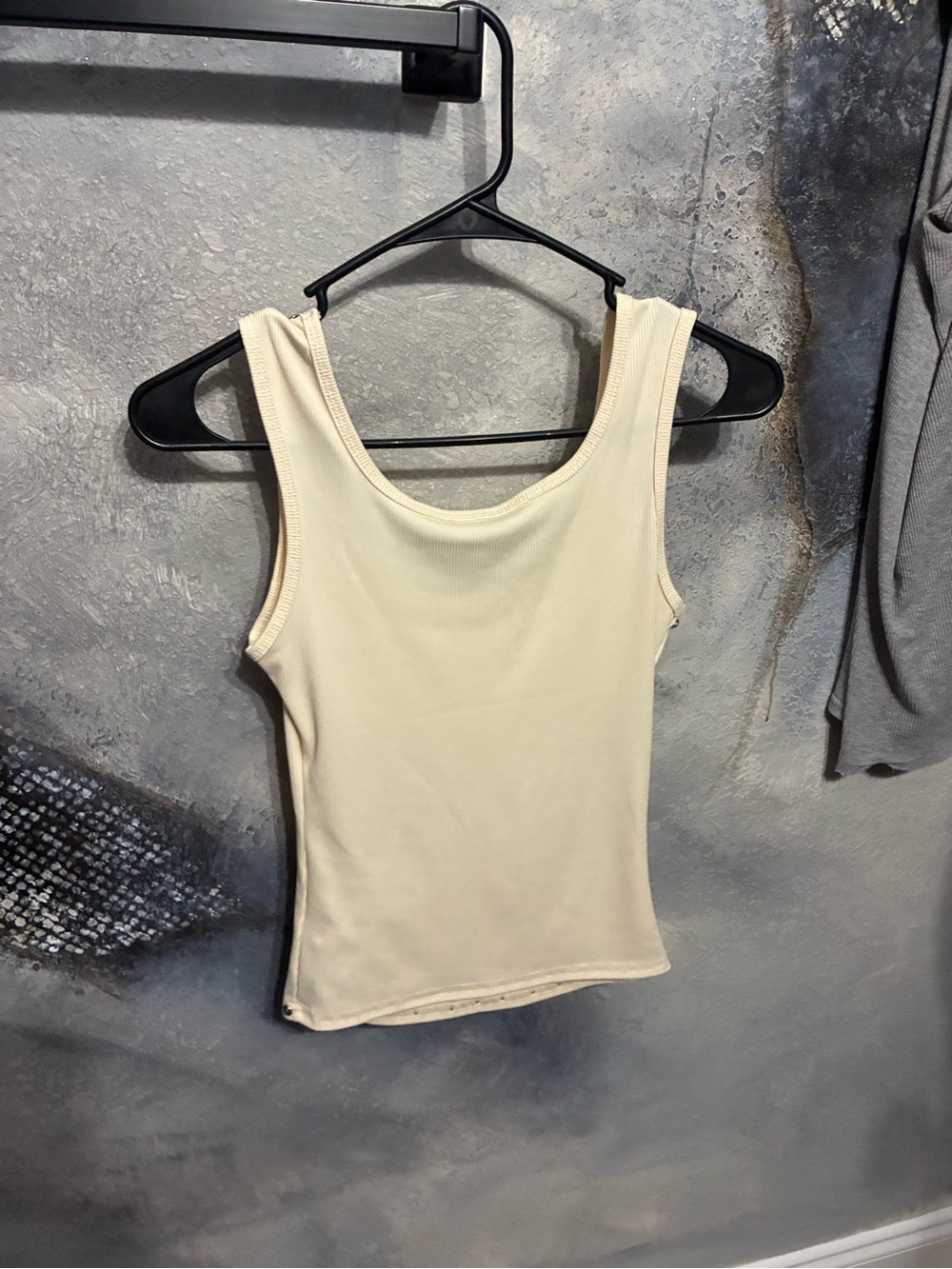 π₯BRAND NEWπ₯ CREAM COLORED TANK TOP WITH STUD TRIM - Picture 2 of 2